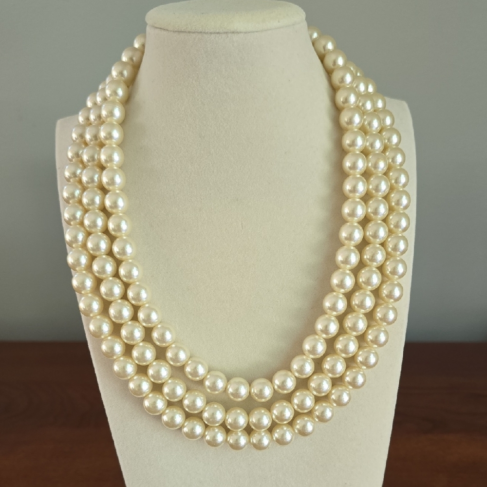 Elegant Cream Faux Pearl Necklace